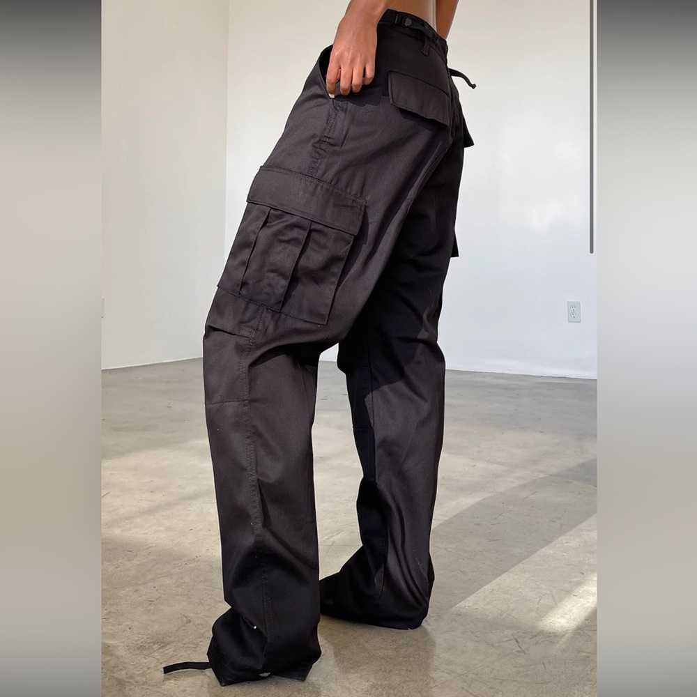 Local European black cargo pants